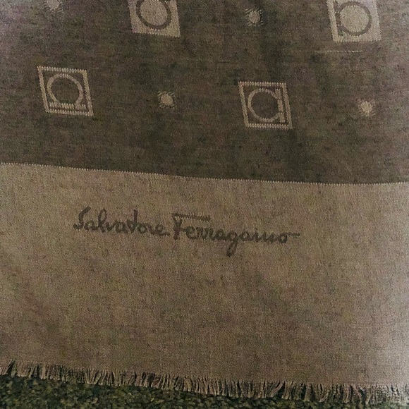 Salvadore Ferragamo Scarf/Shawl. 72” By 30”. 100% Cashmere. Long. - Picture 7 of 15